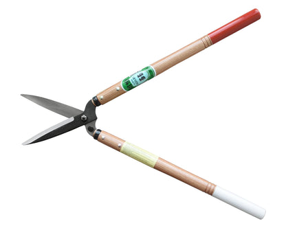 OKATSUNE 204 Karikomi-Heckenschere | Mittlere japanische Heckenschere mit 145 mm Klinge, 45 cm Holzgriffen, ultraleicht, extrem scharf für Formschnitt an Hecken & Sträuchern