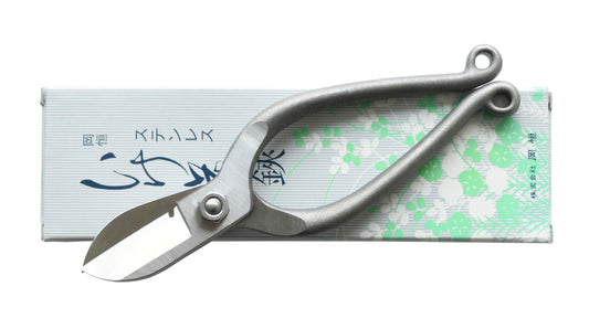 Okatsune 215-S Ikebana-Schere – Rasiermesserscharf & ultraleicht – Geschmiedet aus IZUMO YASUGI-Stahl – Ideal für Ikenobo-Stil – 167 mm Länge, 145 g – Made in Japan – extrem langlebig