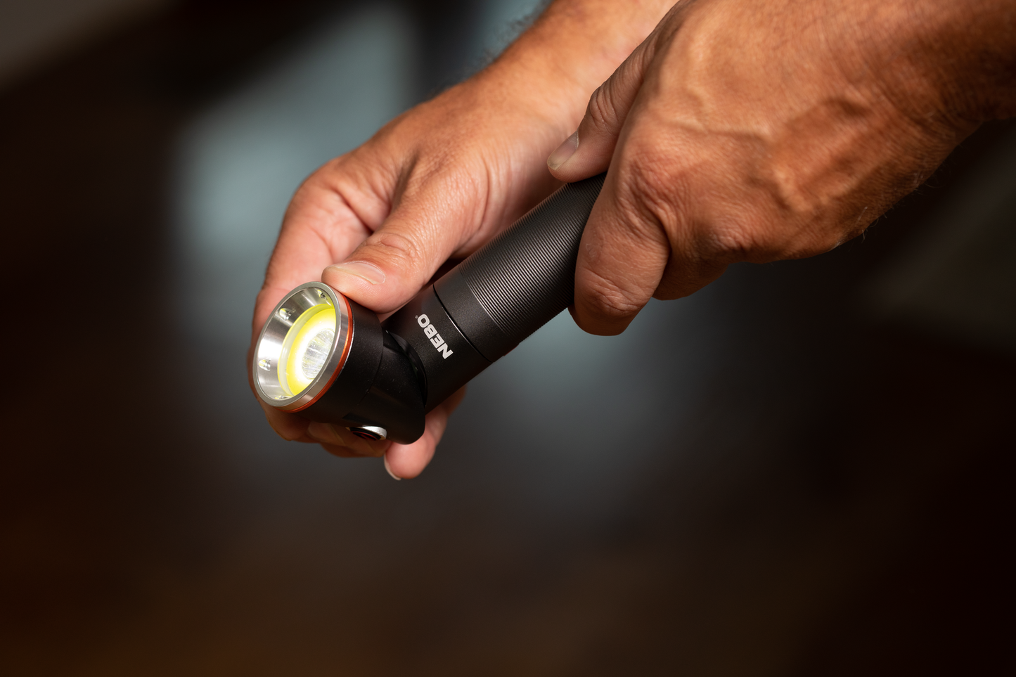 Nebo FRANKLIN PIVOT RC Wiederaufladbare 300-Lumen-Handarbeitsleuchte