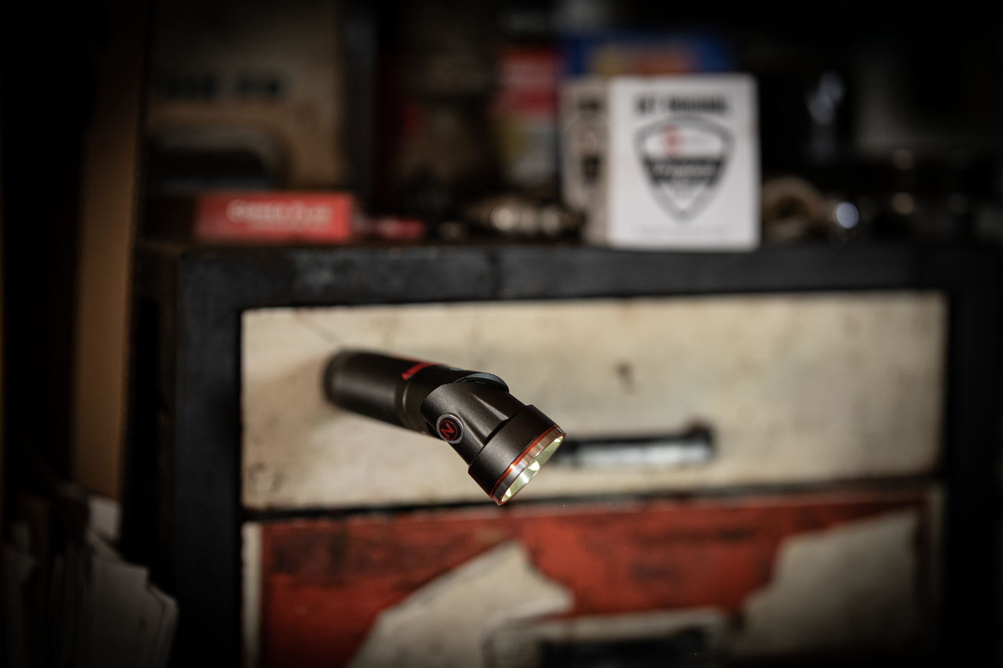 Nebo FRANKLIN PIVOT RC Wiederaufladbare 300-Lumen-Handarbeitsleuchte