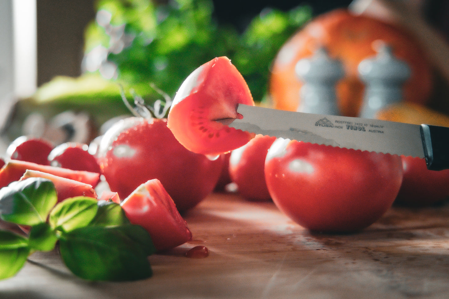 STUBAI hochwertiges Tomatenmesser mit 2 Spitzen | 100 mm | Küchenmesser Tirol aus Edelstahl für Schneiden von Tomaten, weichen Früchten und Gemüsesorten, rostfrei, spülmaschinenfest