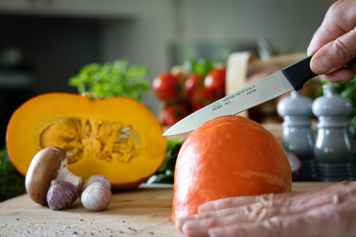 STUBAI hochwertiges Küchenmesser mit Mittelspitz | 130 mm | Kochmesser Tirol aus Edelstahl für Schneiden von Fleisch, Gemüse, Obst & Lebensmitteln, rostfrei, spülmaschinenfest