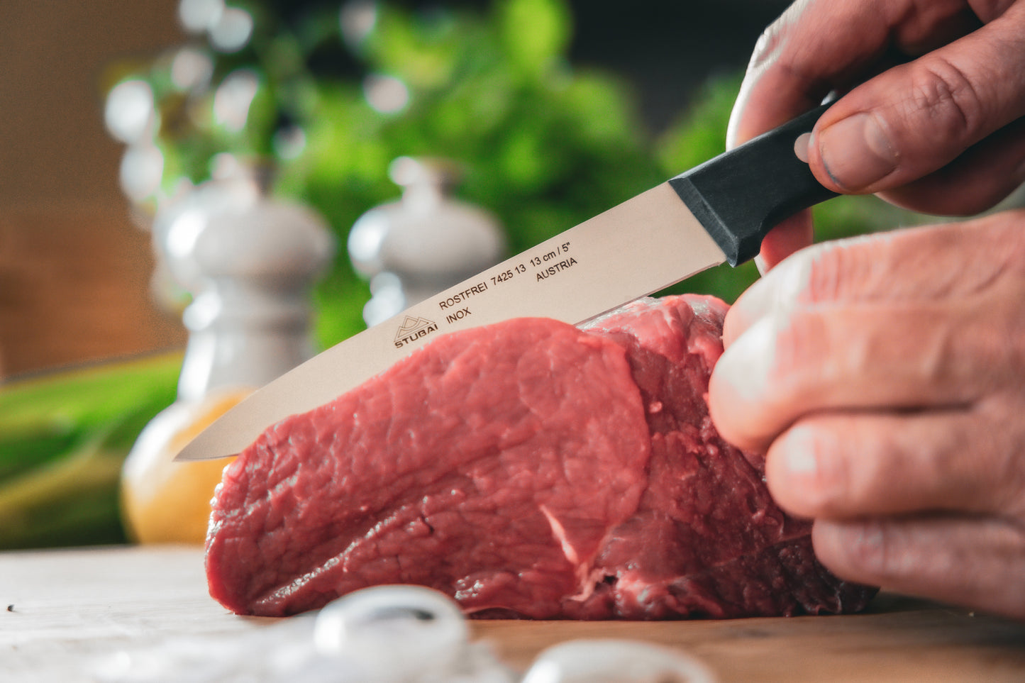 STUBAI hochwertiges Küchenmesser mit Mittelspitz | 130 mm | Kochmesser Tirol aus Edelstahl für Schneiden von Fleisch, Gemüse, Obst & Lebensmitteln, rostfrei, spülmaschinenfest