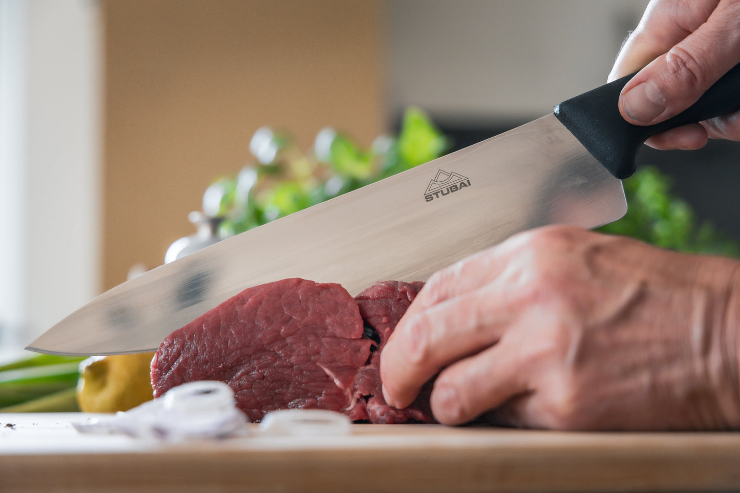 STUBAI hochwertiges Profi-Kochmesser gestanzt | 260 mm | Küchenmesser aus Edelstahl für Schneiden von Fleisch, Geflügel, Gemüse, Obst & Lebensmitteln, spülmaschinenfest, schwarzer Griff