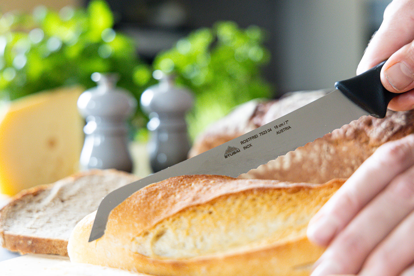 STUBAI hochwertiges Brotmesser | 180 mm | Brotsäge mit Wellenschliff Lady Line aus Edelstahl für müheloses Schneiden von Brot, Kuchen & Backwaren, rostfrei, spülmaschinenfest