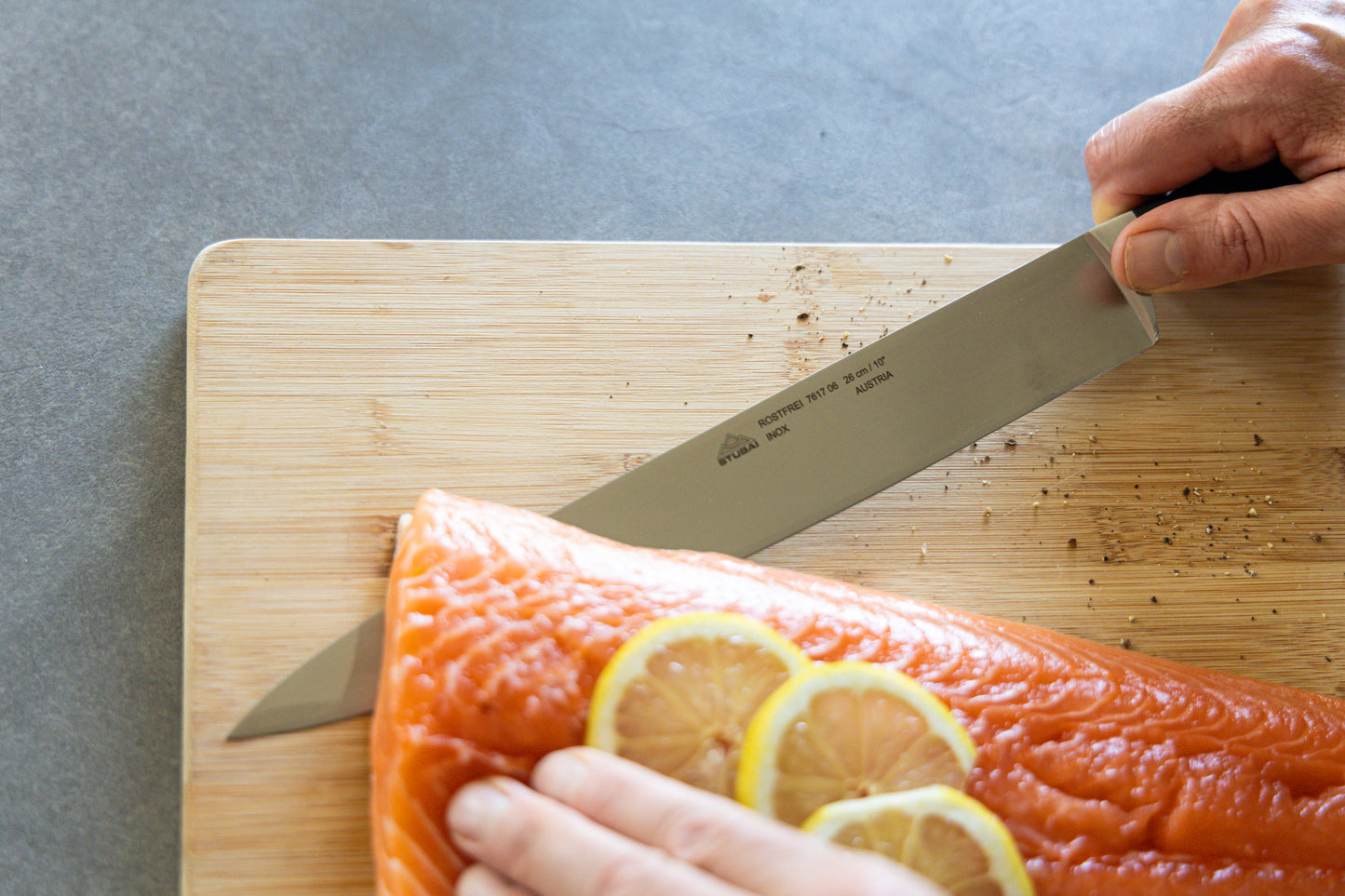 STUBAI schmales Kochmesser geschmiedet 260 mm | Küchenmesser aus Edelstahl für Schneiden von Fleisch, Geflügel, Gemüse, Obst & Lebensmitteln, spülmaschinenfest, schwarzer Griff