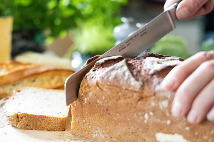 STUBAI hochwertiges Brotmesser geschmiedet | 200 mm | Brotsäge Konditorsäge mit Wellenschliff aus Edelstahl für müheloses Schneiden von Brot, Kuchen & Backwaren, spülmaschinenfest, schwarzer Griff