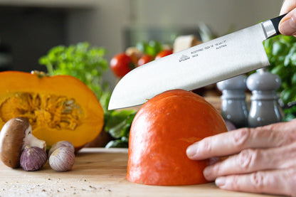 STUBAI hochwertiges Santokumesser geschmiedet | 180 mm | Küchenmesser aus Edelstahl für Schneiden von Fleisch, Geflügel, Gemüse, Obst & Lebensmitteln, spülmaschinenfest, schwarzer Griff