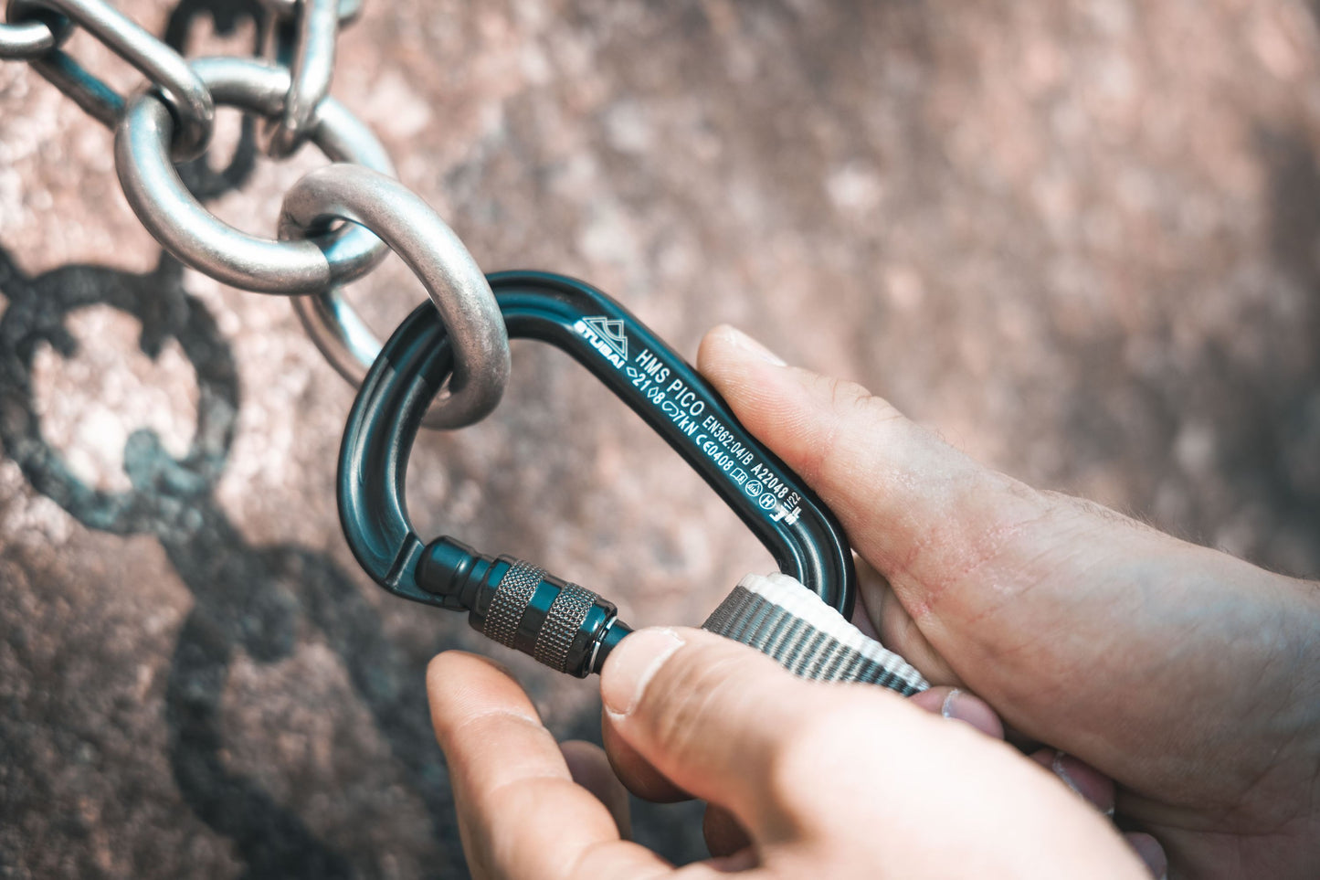 STUBAI HMS Karabiner Pico | Rot | Karabiner mit Schraubsicherung, Leichter Schraubkarabiner, Sicherungsgerät zum Klettern