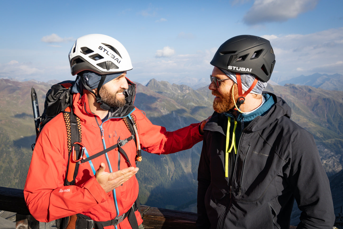 STUBAI Kletter-Helm Spirit | Schwarz/Orange | Bergsteigerhelm für Damen und Herren | Berg-Helm für Sportklettern, Klettersteige, Bergsteigen, Skitouren, Eisklettern