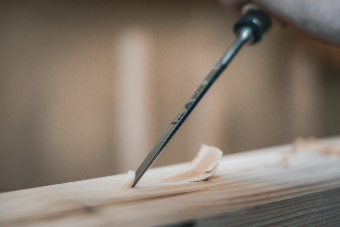 STUBAI Spezial Stechbeitel mit Holzgriff aus Weißbuche, schwedische Form, Ø 4 mm, Stemmeisen zur präzisen Bearbeitung von Holz, Stecheisen für Schreiner Tischler Heimwerker