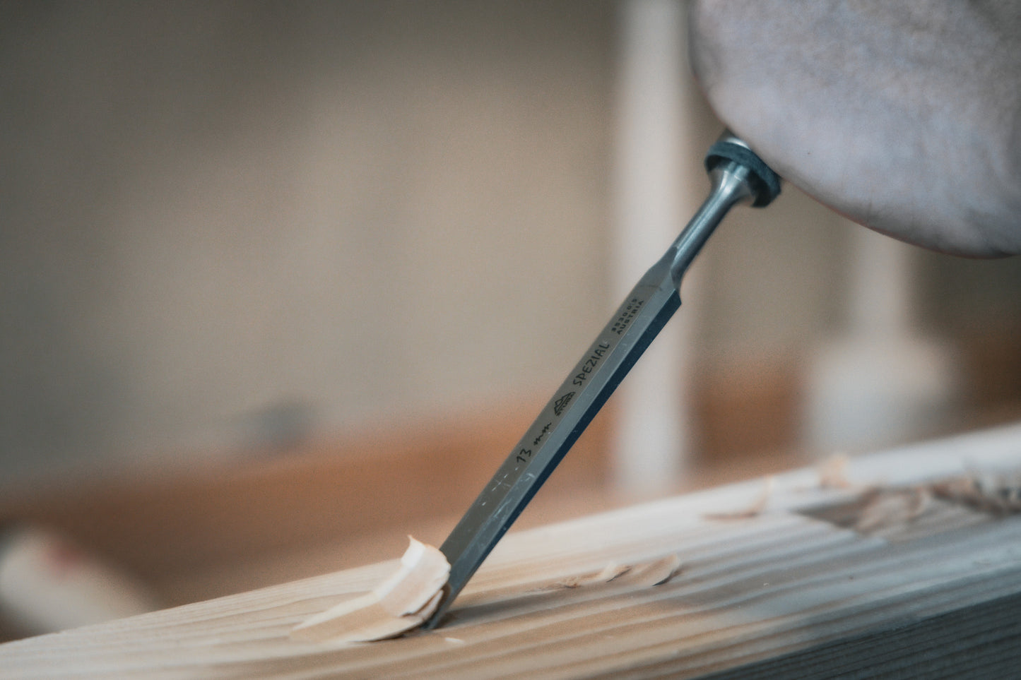 STUBAI Spezial Stechbeitel mit Holzgriff aus Weißbuche, schwedische Form, Ø 20 mm, Stemmeisen zur präzisen Bearbeitung von Holz, Stecheisen für Schreiner Tischler Heimwerker