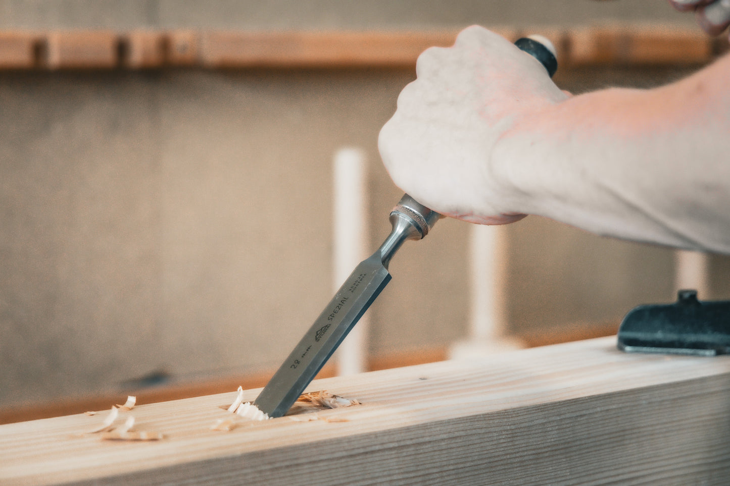 STUBAI Spezial Stechbeitel mit Holzgriff aus Weißbuche, schwedische Form, Breite  40 mm, Stemmeisen zur präzisen Bearbeitung von Holz, Stecheisen für Schreiner Tischler Heimwerker