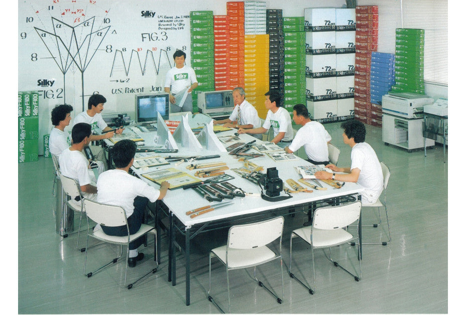 Silky japanische Klappsäge Gomboy Curve Outback „KURO“ - Limited Edition - 240 mm 8 ZpZ gebogene Klinge – Black Oxide Beschichtung – Arbor-Composite-Griff – Outdoor, Bushcraft & Forst