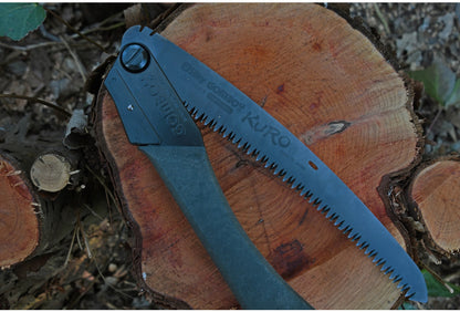 Silky japanische Klappsäge Gomboy Curve Outback „KURO“ - Limited Edition - 240 mm 8 ZpZ gebogene Klinge – Black Oxide Beschichtung – Arbor-Composite-Griff – Outdoor, Bushcraft & Forst