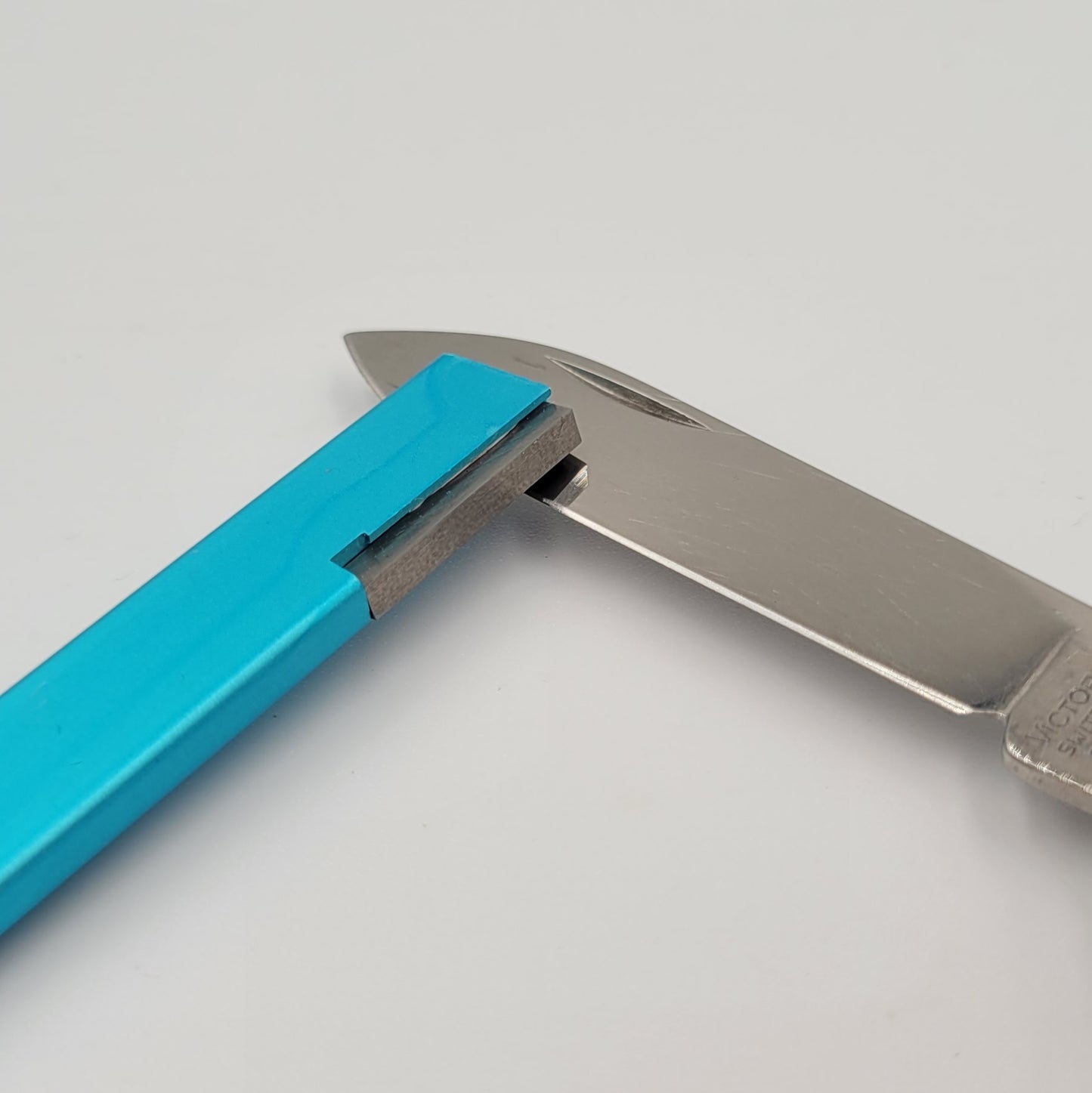 istor - Mini swiss sharpener - Schärfer Farbe blau , Schleifer/Schärfer ideales schärfen für Garten und Hof und Werkstatt ,Messer  und Scheren
